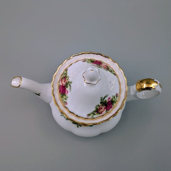 Vintage Royal Albert Old Country Roses Teapot | Floral with Gold Trim - Picture 5 of 8